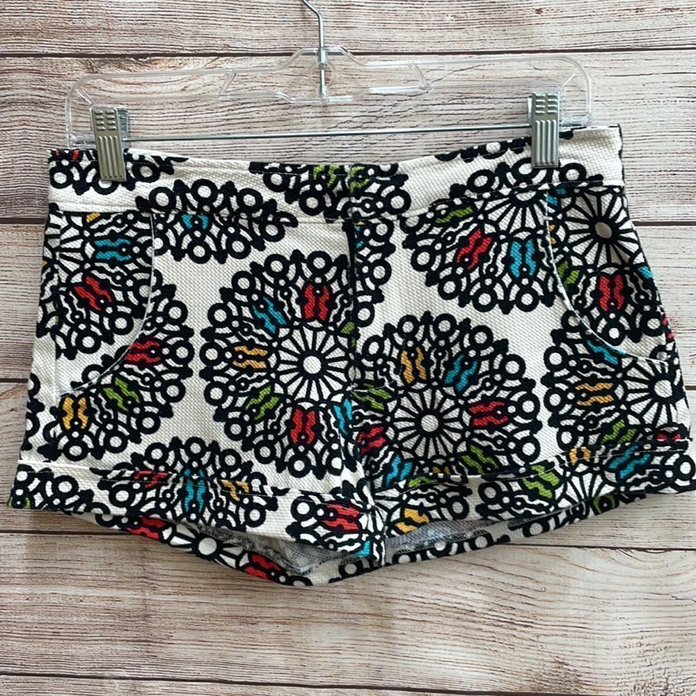 JUDITH MARCH SHORTS IN FLORAL PRINT - Picture 2 of 5